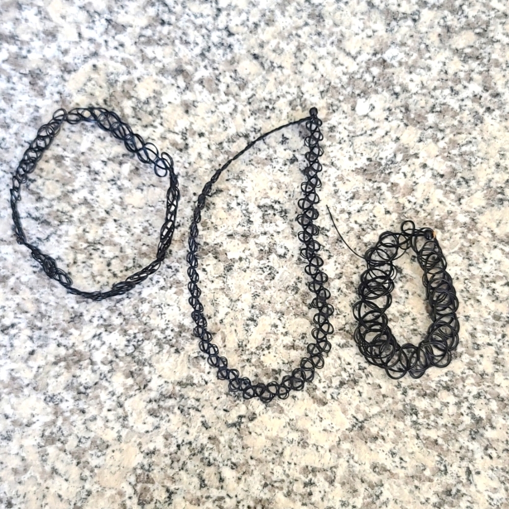 7/1  2 NECKLACE/1 BRACELET BUNDLE